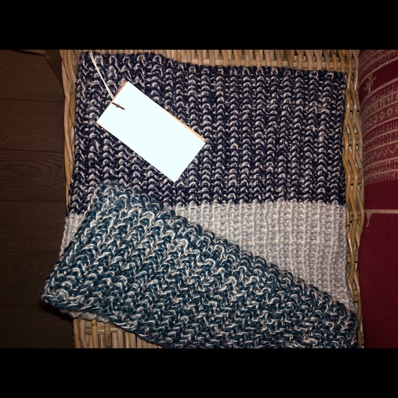 Blue, Teal, Ivory Tri-Colored Snood OS NWT - Picture 3 of 5